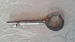 Régi különleges kulcs7 cm. 1.4.2 sorszámmal.