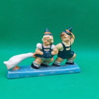 Antik Berky kerámia  figura Gyerekek  libával