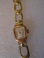 Luxus márkájú svájci női karóra mely ragyogóan működik könnyű felhuzás pontos működéssel