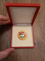 KISZ kitűző