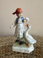 Herendi porcelán libát etető kislány 19cm