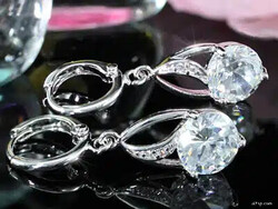 18 KT.-S FEHÉR ARANNYAL GALVANIZÁLT SWAROVSKI KRISTÁLY MEDÁLOS RÓDIUMOS  FÜLBEVALÓ