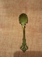 Fémből készült kiskanál