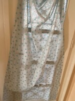 Virágmintás szép függöny. Hossza:150 cm szélesslge:80 cm Krepp anyagból.