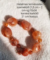 Nagyon szép, mutatós karneol karkötő hatalmas szemekből, aranyozott kapoccsal