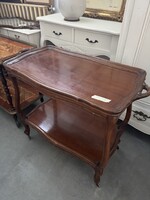 Szolid faragású zsúrkocsi