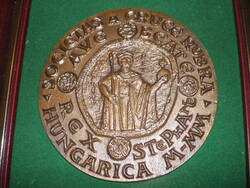 ISTVÁN KIRÁLY . ;; A VŐRŐS  KERESZT TÁRSASÁGA, "  LATIN .11 cm PATINÁZOTT BRONZ Plakett  átmérő