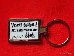 "VEZESS ÓVATOSAN, SZÜKSÉG VAN RÁD" / TRAKTOR ELEGÁNS FÉM KULCSTARTÓ