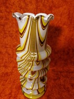 Igazán különleges fodros szélű, modern színes üveg váza,  29 cm magas, hibátlan állapotban