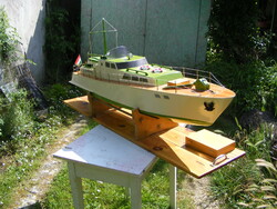 Poseidon fa építésű yacht elektromos modell