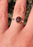 Gyönyörű fekete opál köves ezüst gyűrű 17,5 mm