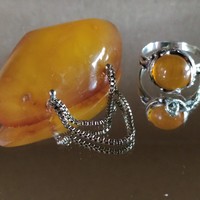 Antik orosz bross és gyűrű 925 sterling ezüst. Természetes balti borostyán. Súly - 10,69 gramm.
