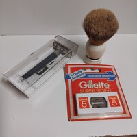 Rero szép állapotú Gillette borotva 5-db bontatlan pengével saját dobozábann