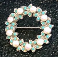 Csodás vintage irizáló fehér és kék kövekkel díszített jelzett Sphinx bross kitűző