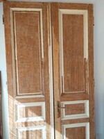 Ajtó nagypolgári házból. 257 cm x 137 cm