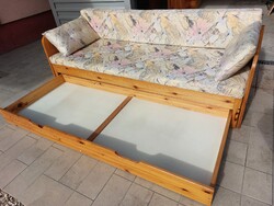 Eladó egy ágyazható HELSZINKI ágynemű tartós fenyő kanapé MATRACOKKAL ÉS 2 PÁRNÁVAL