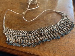 INDIAI "ESKÜVŐI"NYAKÉK-ezüstötvözet-üveg és apró üveggyöngyök