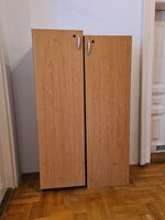 2 db barna fekete keskeny  polcos tároló szekrény iroda bútor szép állapotban