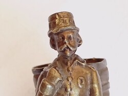 Bronz figura postás régi hiányos 7cm