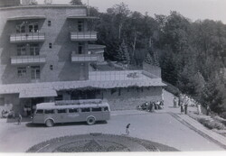 Régi fotónegatív kocka MÁVAUT busz Kékestető Állami Gyógyintézet előtt 1960-as évek