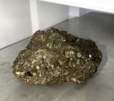 Pirit ásványtömb kristály csoport 437 g. 8 x 5,5 cm.