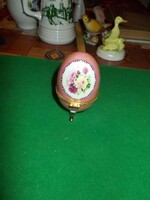Porcelán Fabergé tojás ékszertartó dobozában (Nem antik)