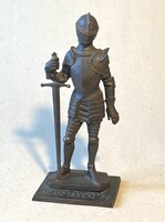 PÁNCÉLOS KATONA - ARANYHORDÓ '79 FÉM SZOBOR 19 CM