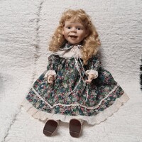 Mosolygós arcú porcelán baba.60 cm