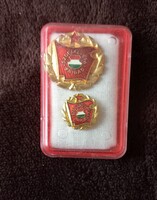 Szocialista brigád kitűzők