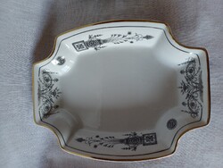 Hollóházi Szász Endre kínáló