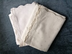 Himzett, monogramos damaszt párna párban