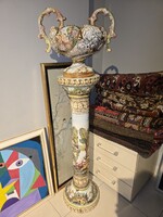 Capodimonte posztamens és füles kaspó