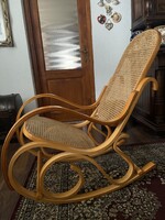 Thonet hintaszék szövőt nádazással, nagyon jó állapotban.