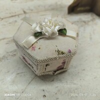 Retro selyemmel bevont ékszertartó, díszdoboz  eladó! 13 cm