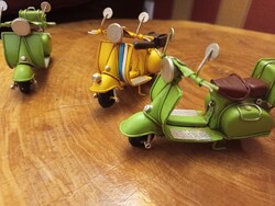 Klasszikus Vespa fém motorkerékpár barna üléssel, ütésálló fémből