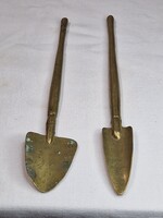 Régi réz kis ásók szép állapotban együtt eladók 88 g. súlyúak 18 és 18,5 cm. hosszúak