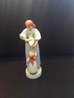 Zsolnay Kenyérszelő nő