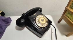 Retro vintage bakelit telefon.