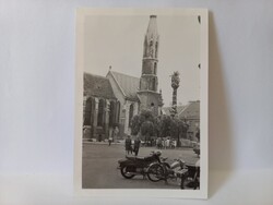 Régi fekete-fehér fotó Sopron, Beloiannisz tér, motorok 1967