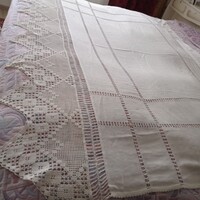Krémszínű, horgolt szegélyű ágytakaró/függöny 200 X 157 cm