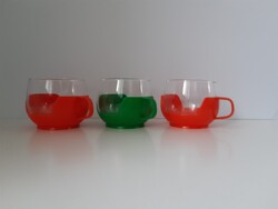 Retro üvegpohár műanyag tartóban