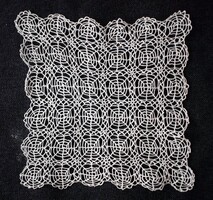 Horgolt csipke kézimunka terítő , kisterítő , lakástextil asztalközép dekoráció 14 x 14 cm