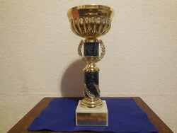 Sport Kupa  50 cm  " Cikázz Lujzi cikázz tovább  "  aláírás   Kokó  2005. 10, 15,