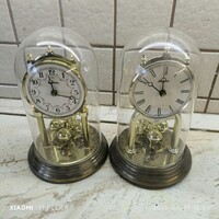 Üvegbúrás óra 2 db eladó!