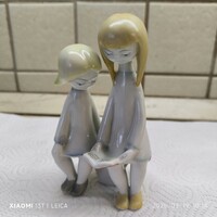 Hollóházi porcelán olvasó kislányok   eladó!