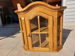 Eladó egy  Tölgy fali vitrin  Bútor szép állapotú, hibátlan.