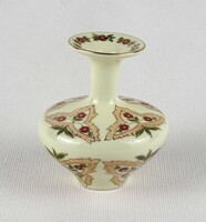 1U204 Vajszínű Zsolnay porcelán virágos váza 8 cm