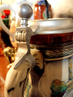 Kézifestett kőporcelán míves SÖRÖS KRIGLI KORSÓ ÓN FEDÉLLEL -  Art&Decoration