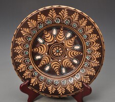 Teimel Óbánya falitányér - szép barna szinű, vésett,- karcolt diszitéssel. 27,5 cm