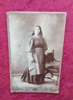 SZÉKELY ALADÁR/KEMÉNYHÁTÚ  FOTÓ-17x10.5 cm/FELISMERÉSRE (SZINÉSZNŐ?)